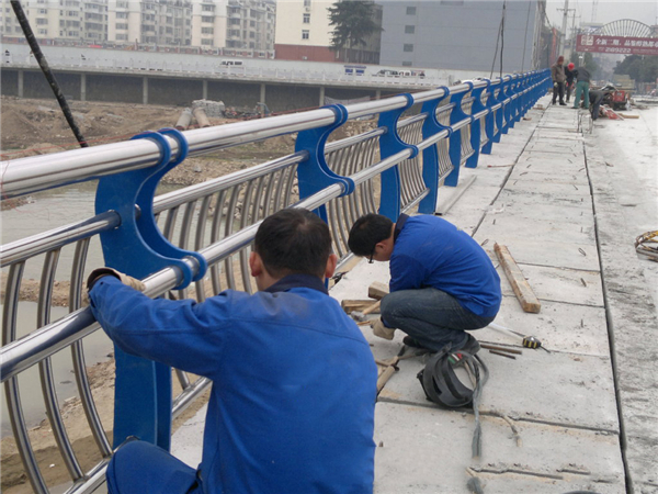 宣城不锈钢河道护栏的特性及其在城市景观中的应用