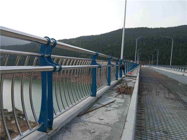 宣城不锈钢桥梁护栏防腐措施的重要性及实施策略